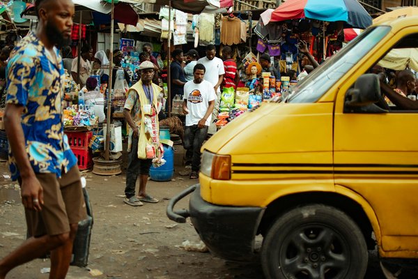 Comment les montagnes russes influencent le corps humain : un voyage fascinant à travers les sensations