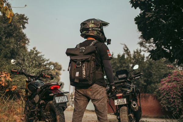 Découvrez pourquoi le sac étanche moto est essentiel pour vos déplacements